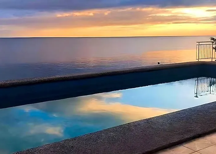 Azure Camotes Отель 4*