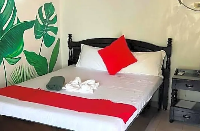 Azure Camotes Hotell